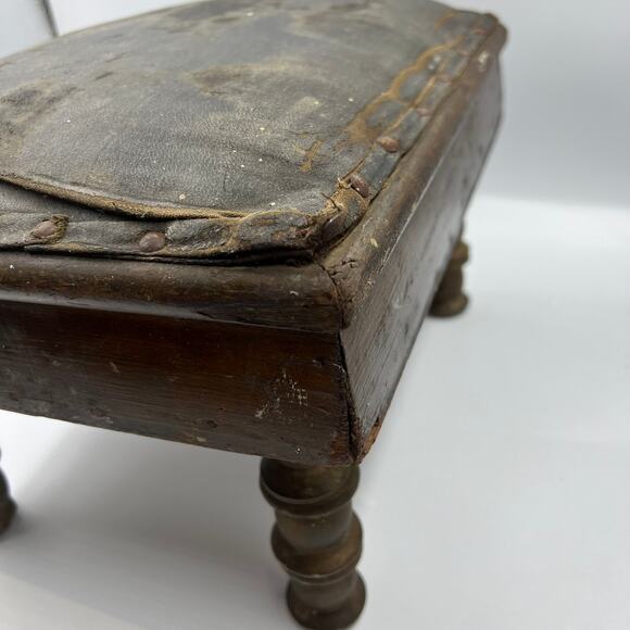 Vintage Primitive MCM Leather Craftsman Style Foot Stool Seat DISTRESSED - Picture 9 of 15